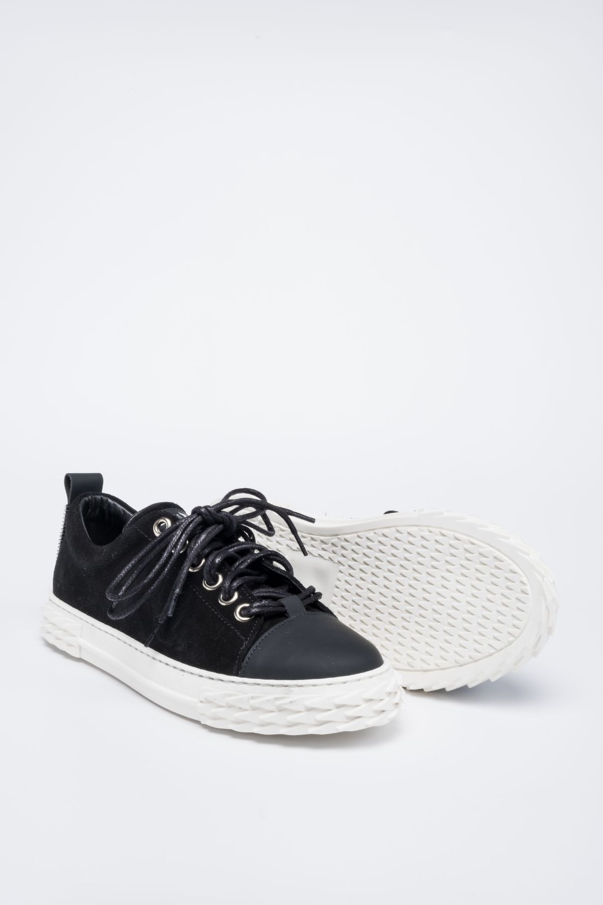 Pastinaca Black Suede